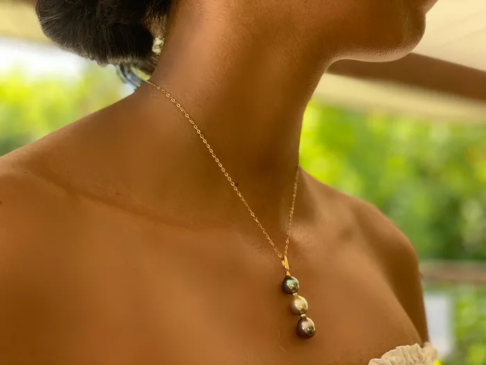 Necklaces Triple Tahitian Pearl Pendant Kamoka Pearl