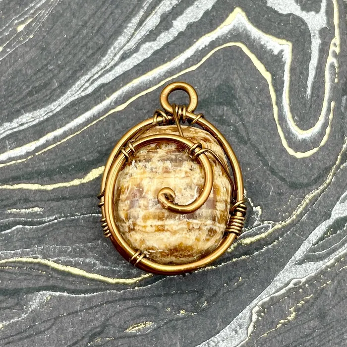 Brown Aragonite Spiral Pendant Goose Hands Craftwork Necklaces
