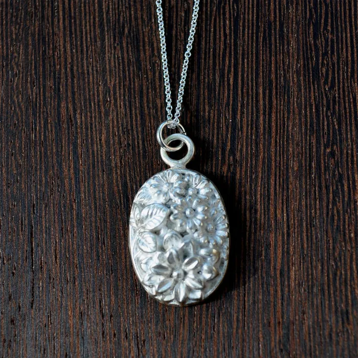 Floral Vintage Oval Pendant Daphne Olive Necklaces