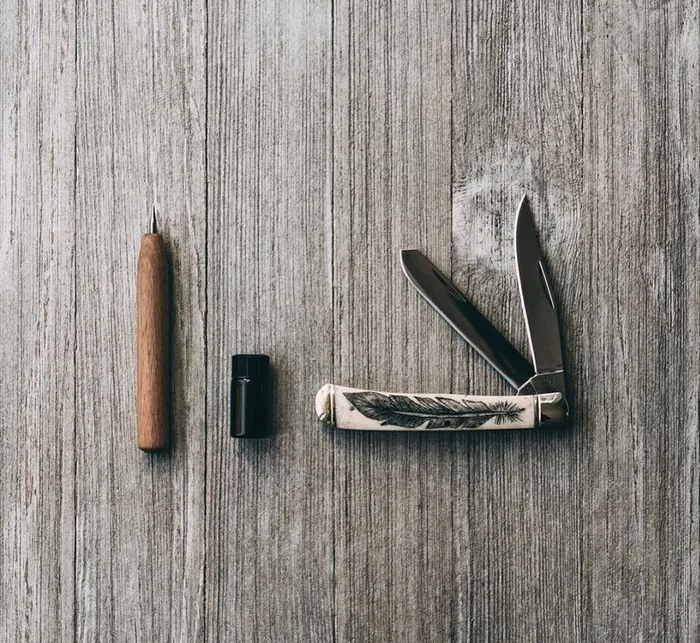 Molly Jogger Earrings SCRIMSHAW KNIFE KIT