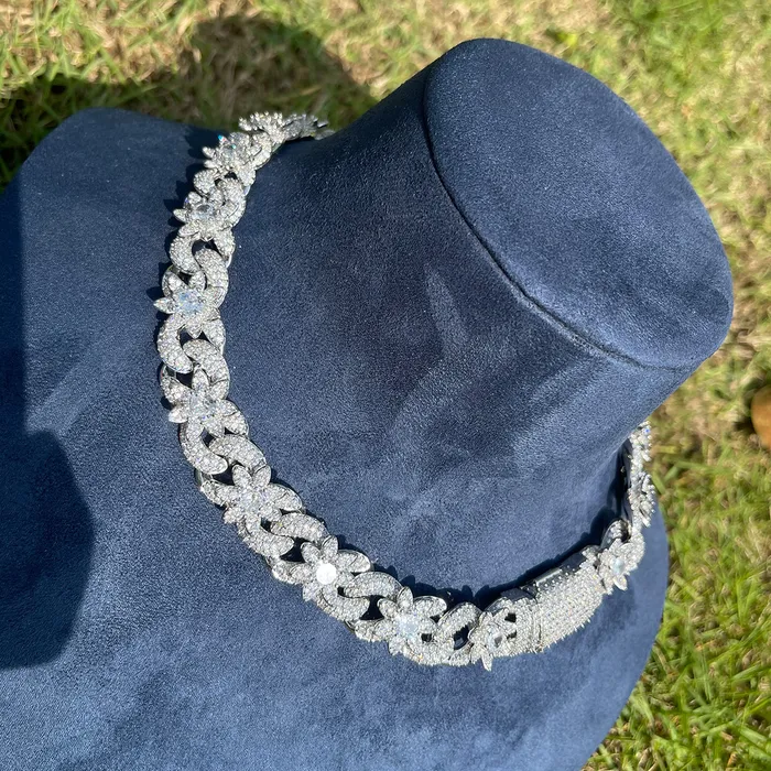 Flower Cuban Necklaces 18MM Flower Cuban Iced Out Diamond Necklace Chain